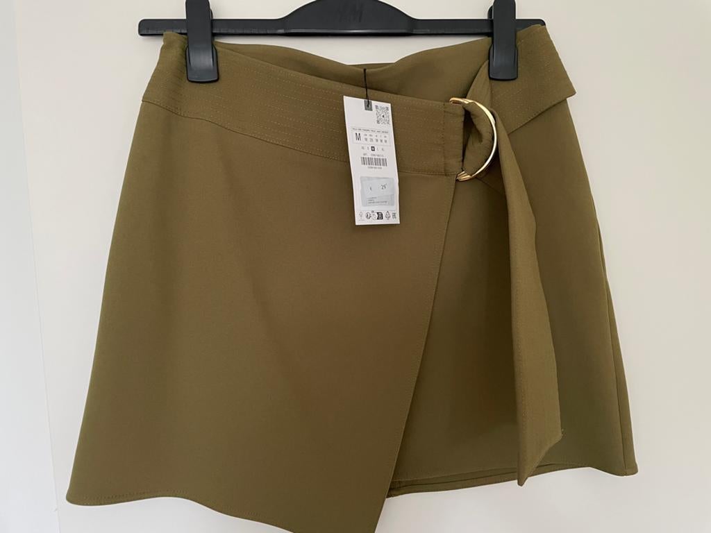 Nieuw met prijsk groen overslagrokje van Zara maat M, Kleding | Dames, Rokken, Maat 38/40 (M), Nieuw, Ophalen of Verzenden, Boven de knie