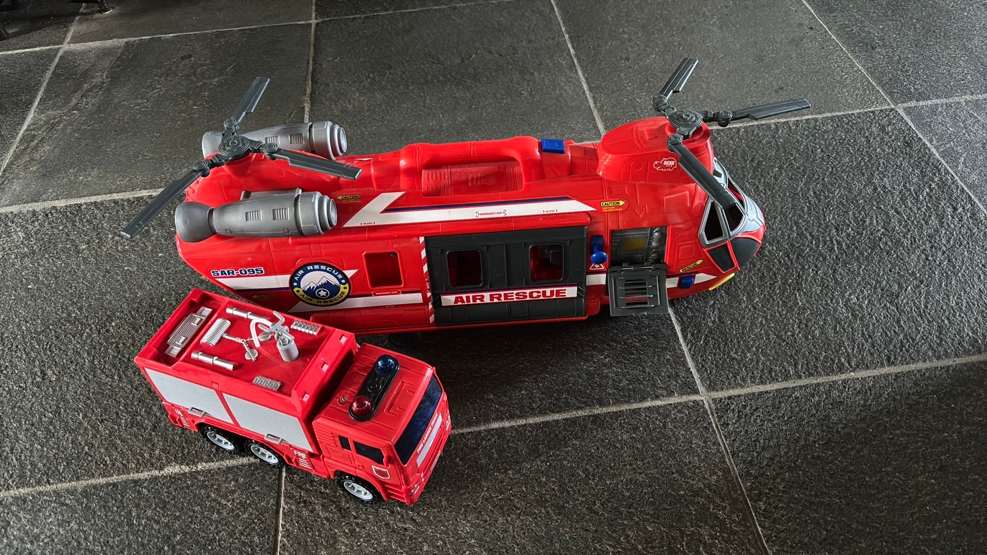 Speelgoed brandweer helicopter met geluid en gratis auto, Ophalen, Gebruikt