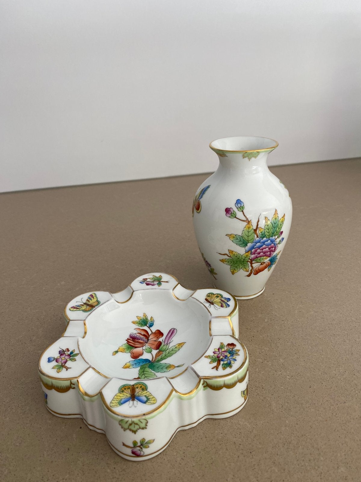 Set Herend Porselein  Queen Victoria Vaas 7003 & Asbak 7700, Ophalen
