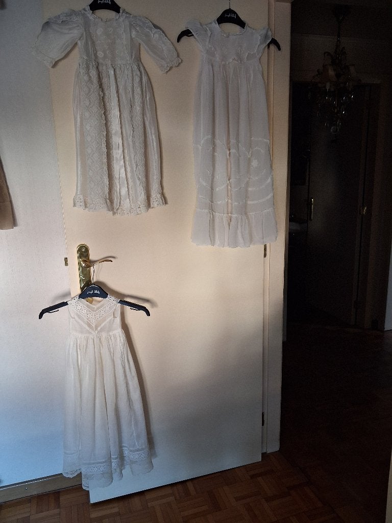Antiek Baby of Poppen Kleedjes , 3 Stuks + Gratis, Antiek en Kunst, Curiosa en Brocante, Ophalen of Verzenden