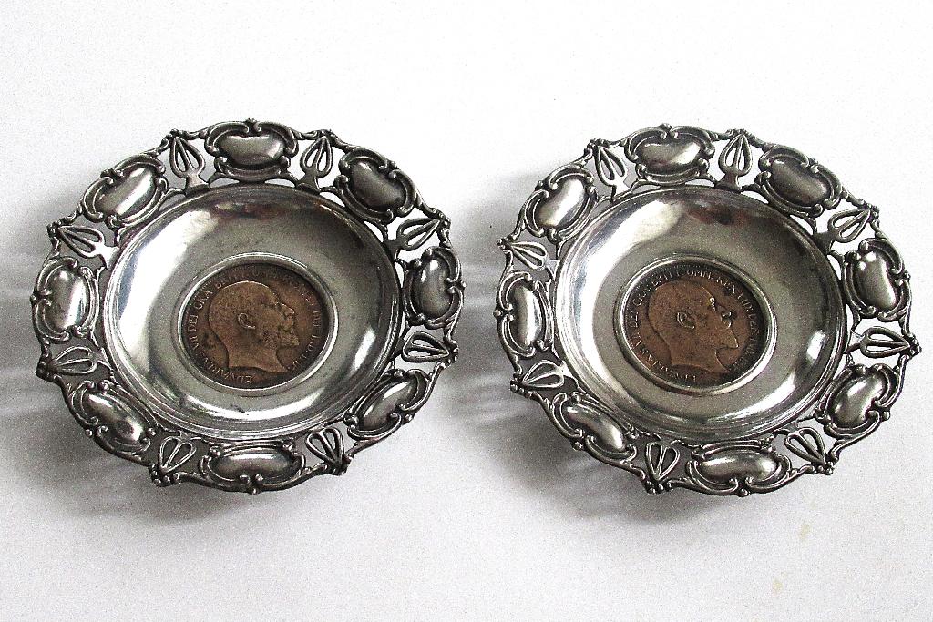 Antiek twee zilveren schatjes met Edward VII penny munt 1901, Ophalen of Verzenden, Zilver