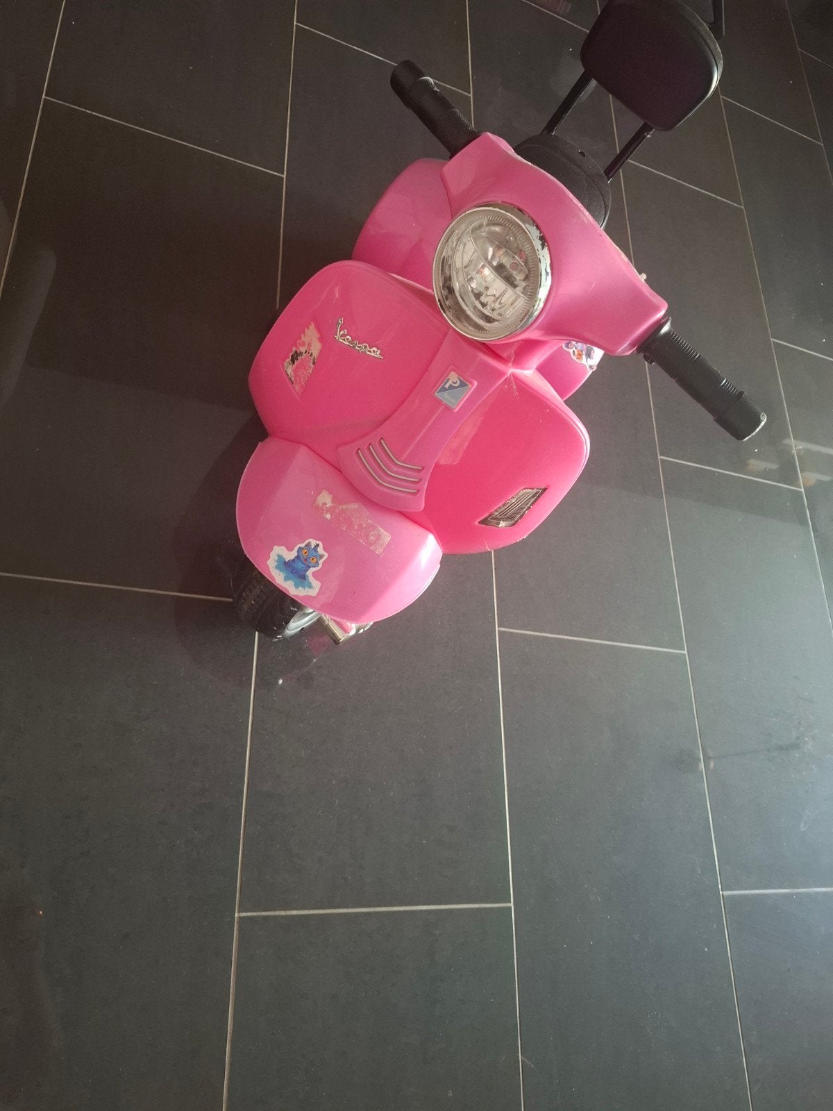 Roze Vespa loopscooter voor kinderen, Ophalen, Gebruikt, Loopvoertuig