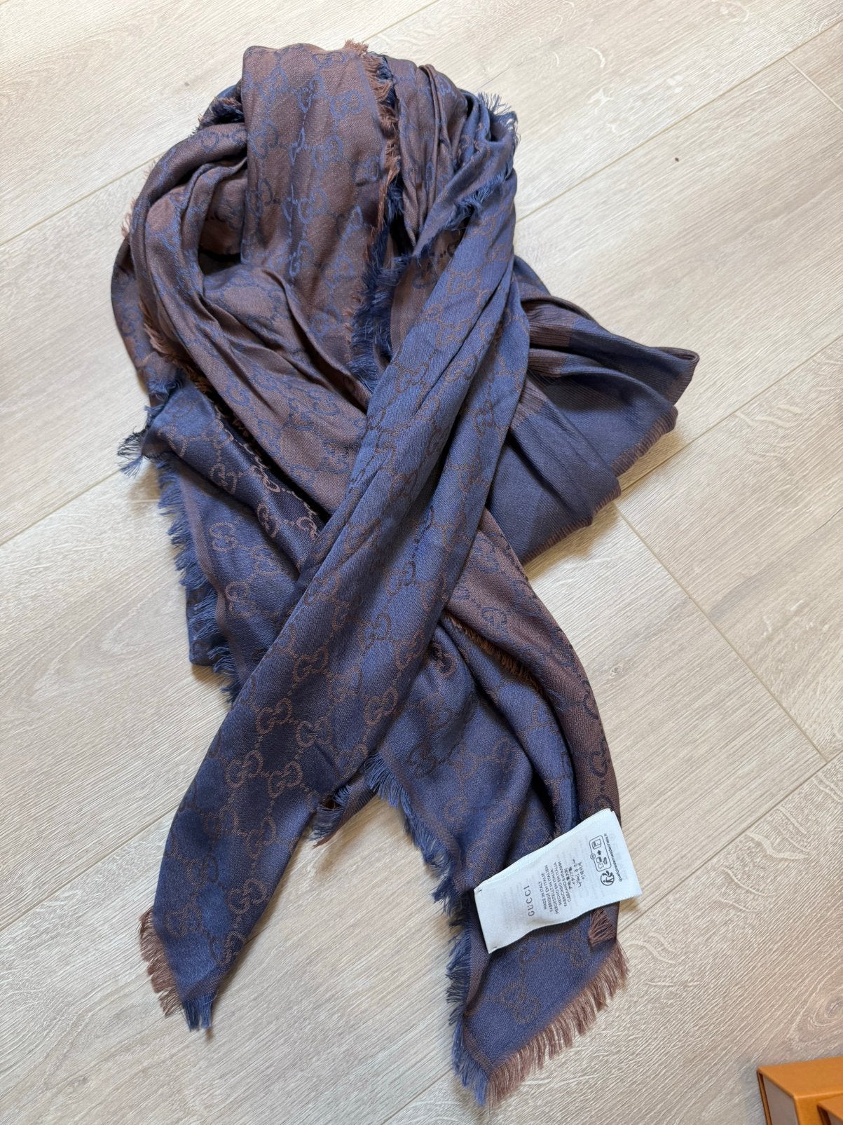 Originele gucci sjaal shawl, Ophalen of Verzenden, Zo goed als nieuw, Maat 46/48 (XL) of groter, Sjaal