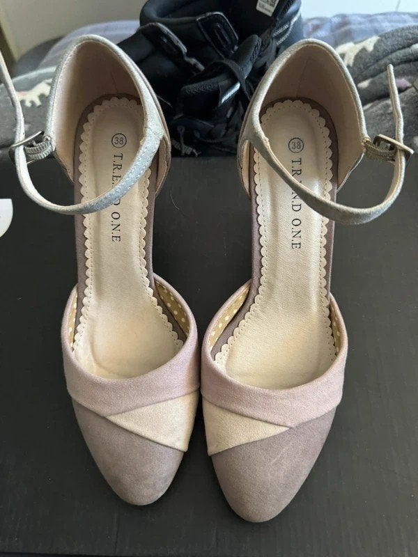 Trend One pumps poederroze/taupe – maat 38, Beige, Ophalen of Verzenden, Zo goed als nieuw, Schoenen met hoge hakken