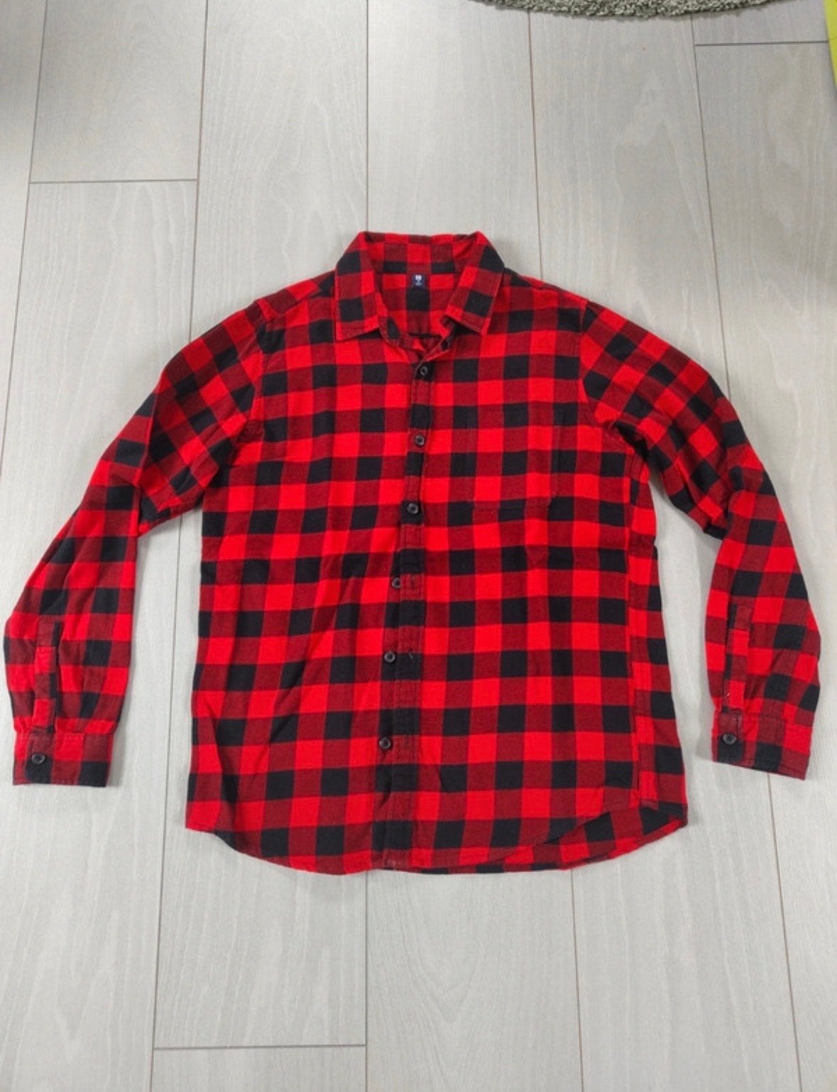 Uniqlo geruit flanellen overhemd rood/zwart, Ophalen of Verzenden, Zo goed als nieuw, Jongen, Overhemd of Blouse