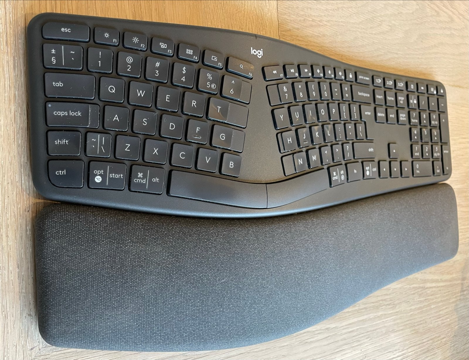 Logitech Ergo K860 Ergonomisch Draadloos Toetsenbord, Computers en Software, Gebruikt, Ophalen of Verzenden, Draadloos, Qwerty