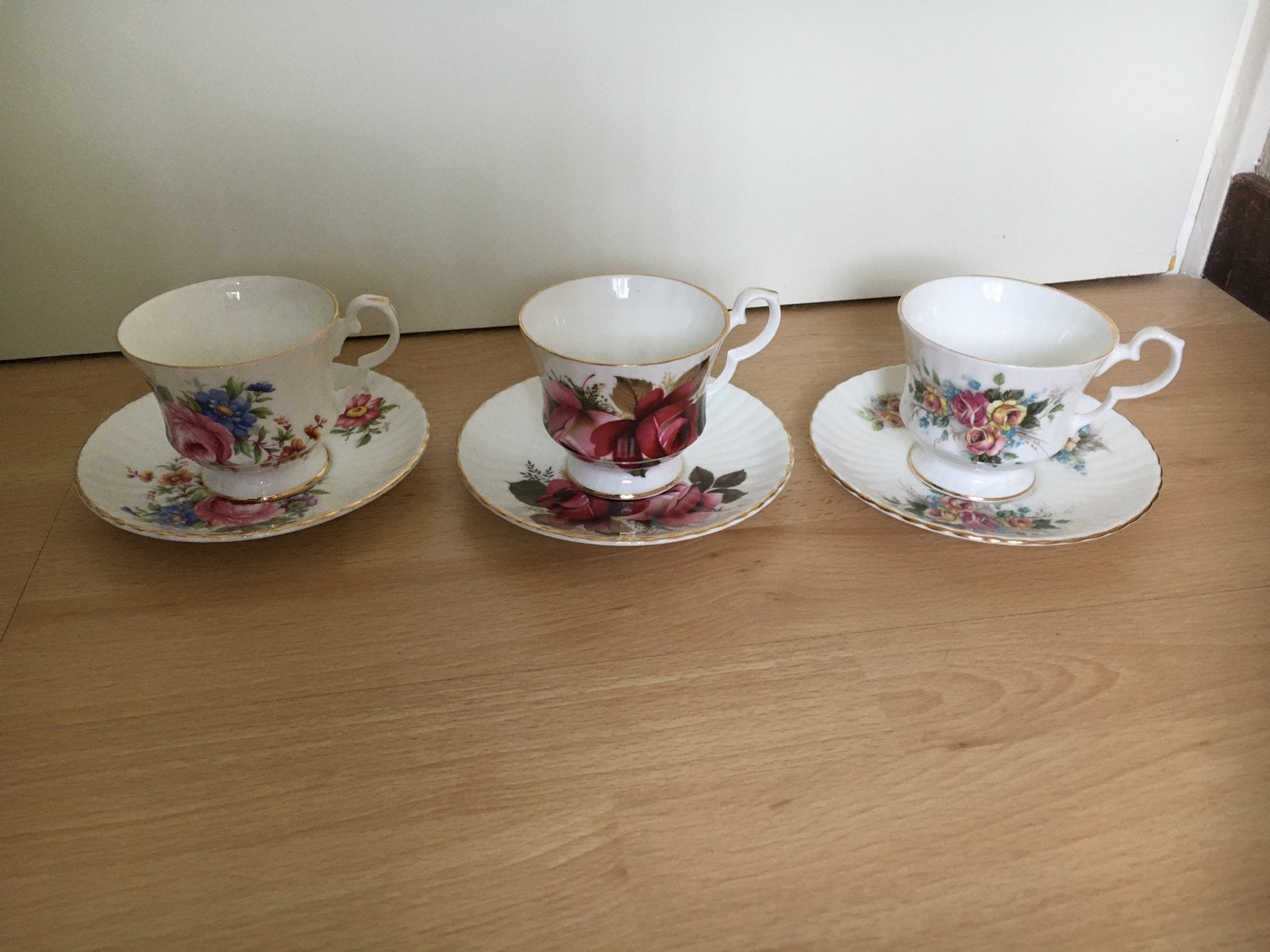 Kop en schotel porselein Royal Windsor Fine Bone China 3 st, Ophalen of Verzenden, Gebruikt, Overige materialen