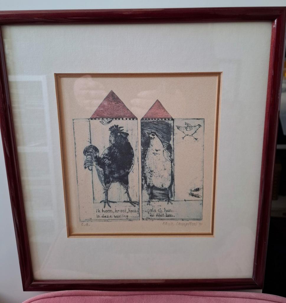 Ingelijste ets Karin Campfens - Haan en Kip uit 1990, Antiek en Kunst, Kunst | Etsen en Gravures, Ophalen of Verzenden, 32 cm