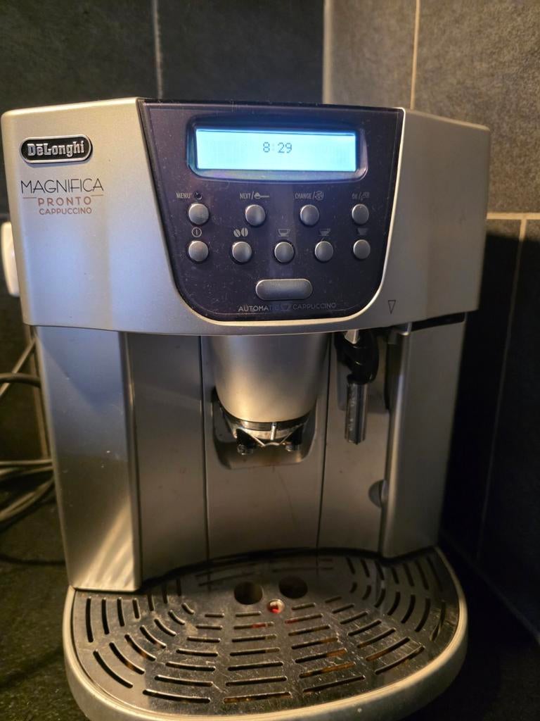 De'Longhi Magnifica Pronto Cappuccino Koffiemachine, Witgoed en Apparatuur, Koffiezetapparaten, Stoompijpje, Gebruikt, Koffiemachine