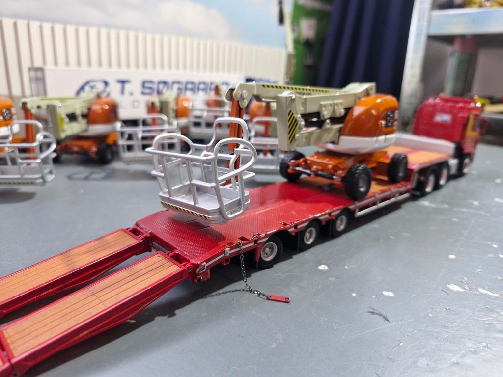 Hoogwerker schaal 1/50 mooi als lading, Ophalen of Verzenden, Zo goed als nieuw