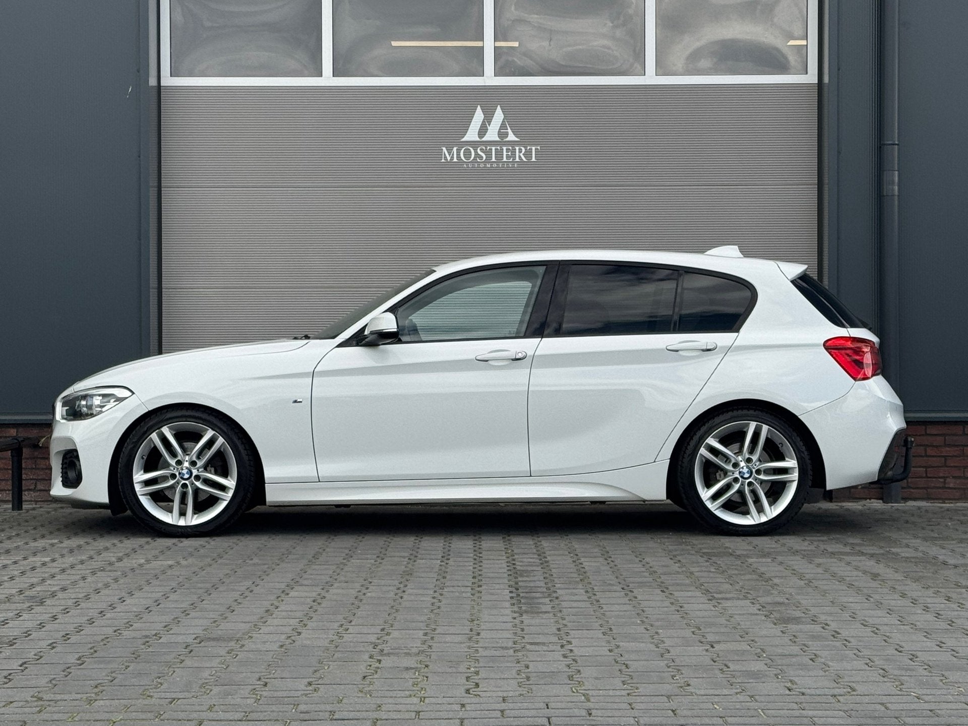 BMW 1-serie 120i/177pk M-pakket Automaat|2015|LCI|Navi|LED|C, Auto's, BMW, Achterwielaandrijving, Gebruikt, 4 cilinders, Alcantara