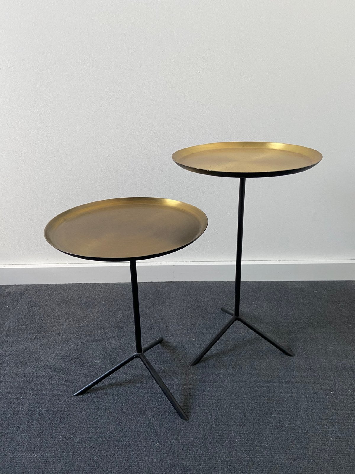 Set Zuiver bijzettafels brass goud met zwart, Huis en Inrichting, Tafels | Bijzettafels, Minder dan 55 cm, Metaal of Aluminium