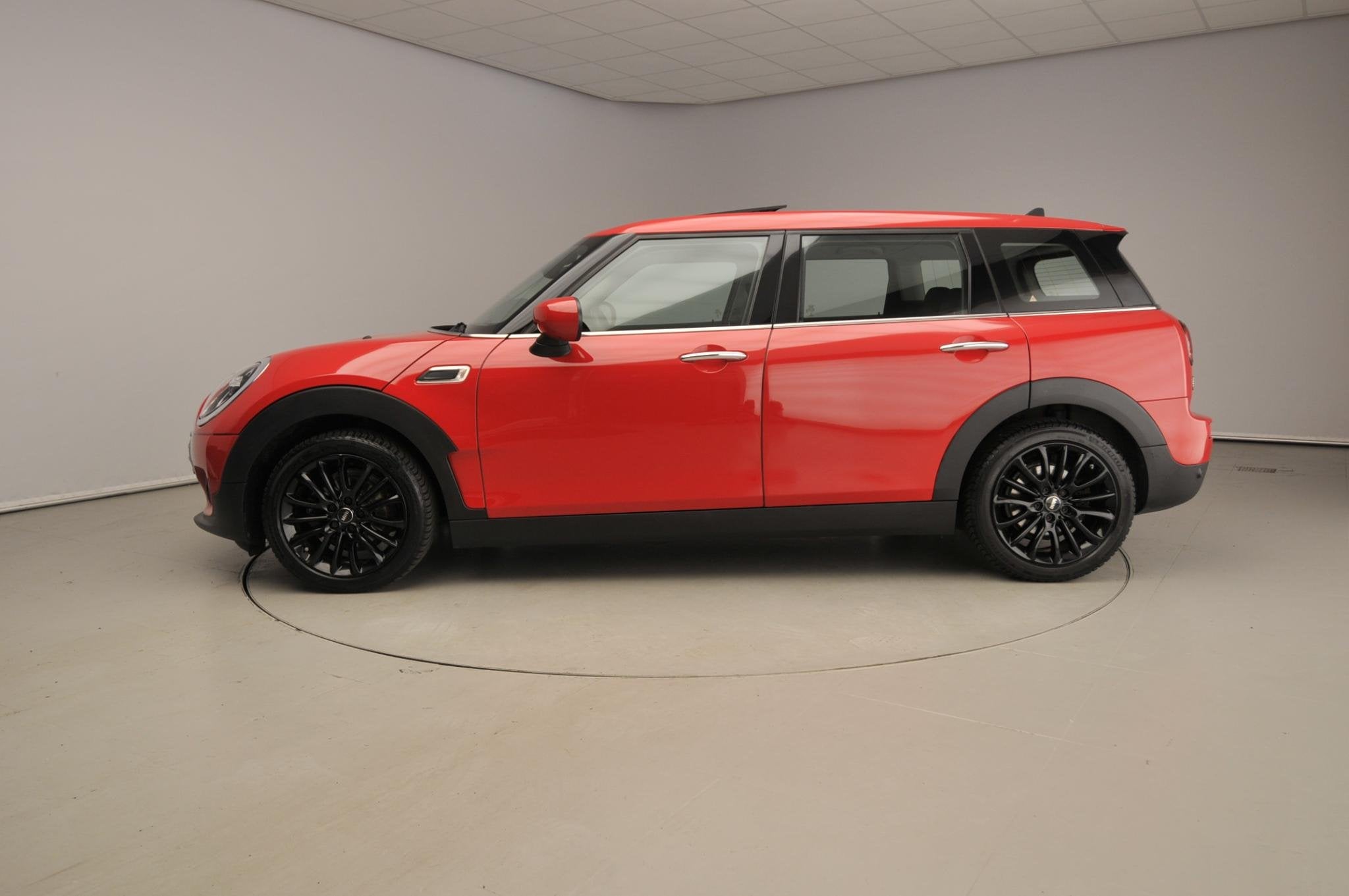 MINI Clubman One Classic | LED | Navigatie | Panoramadak | S, 12 maanden, Gebruikt, Handgeschakeld, 3 cilinders
