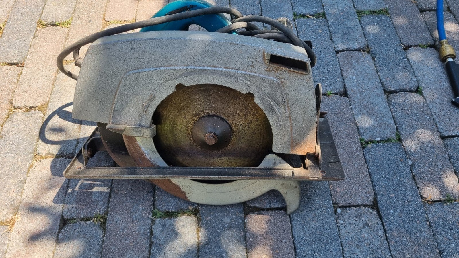 Makita Cirkelzaag 5900 BR met spouwmes en zaagblad, Ophalen