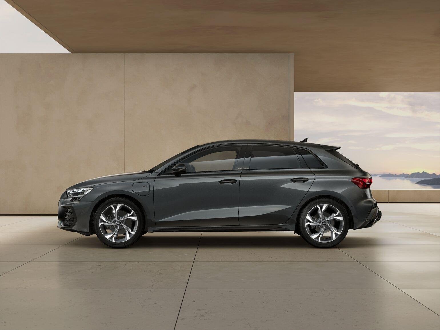 Foto 3 van Audi A3 Sportback 1.5 e-hybrid 205pk S Edition | Tech Plus |