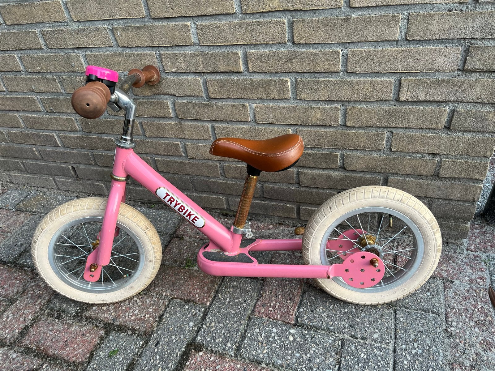 Roze Trybike loopfiets, Ophalen, Zo goed als nieuw, Minder dan 16 inch