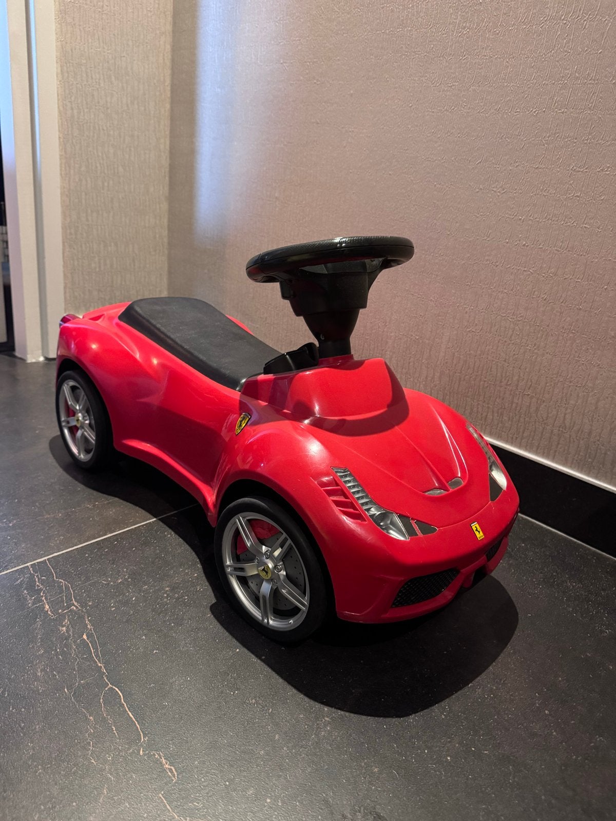 Ferrari loopauto - Rood speelgoedvoertuig voor kinderen, Ophalen of Verzenden, Zo goed als nieuw, Loopvoertuig