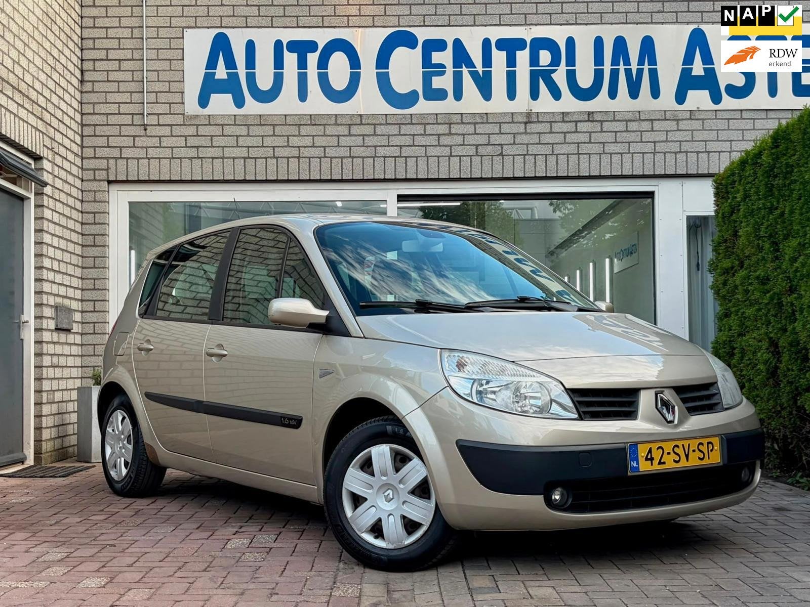 Renault Scénic 1.6-16V Dynamique Comfort Automaat, 1345 kg, Gebruikt, 4 cilinders, Beige