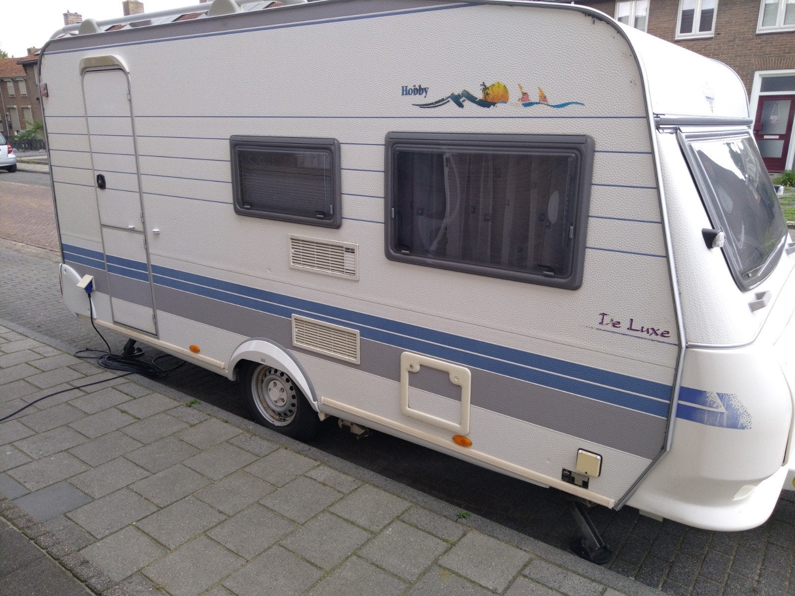 Hobby De Luxe Easy 440  2002 met mover en fietsenrek, Particulier