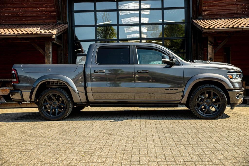 Dodge Ram 1500 5.7 V8 4x4 Crew Cab Laramie (bj 2022), Auto's, Automaat, Gebruikt, 5654 cc, Leder