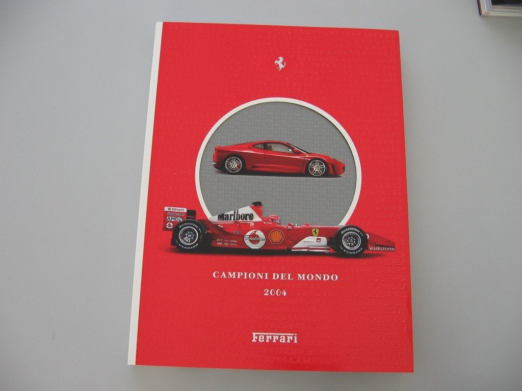 FER 243 Ferrari 2004, jaarboek, fabrieksuitgave, Ophalen of Verzenden, Zo goed als nieuw, Ferrari