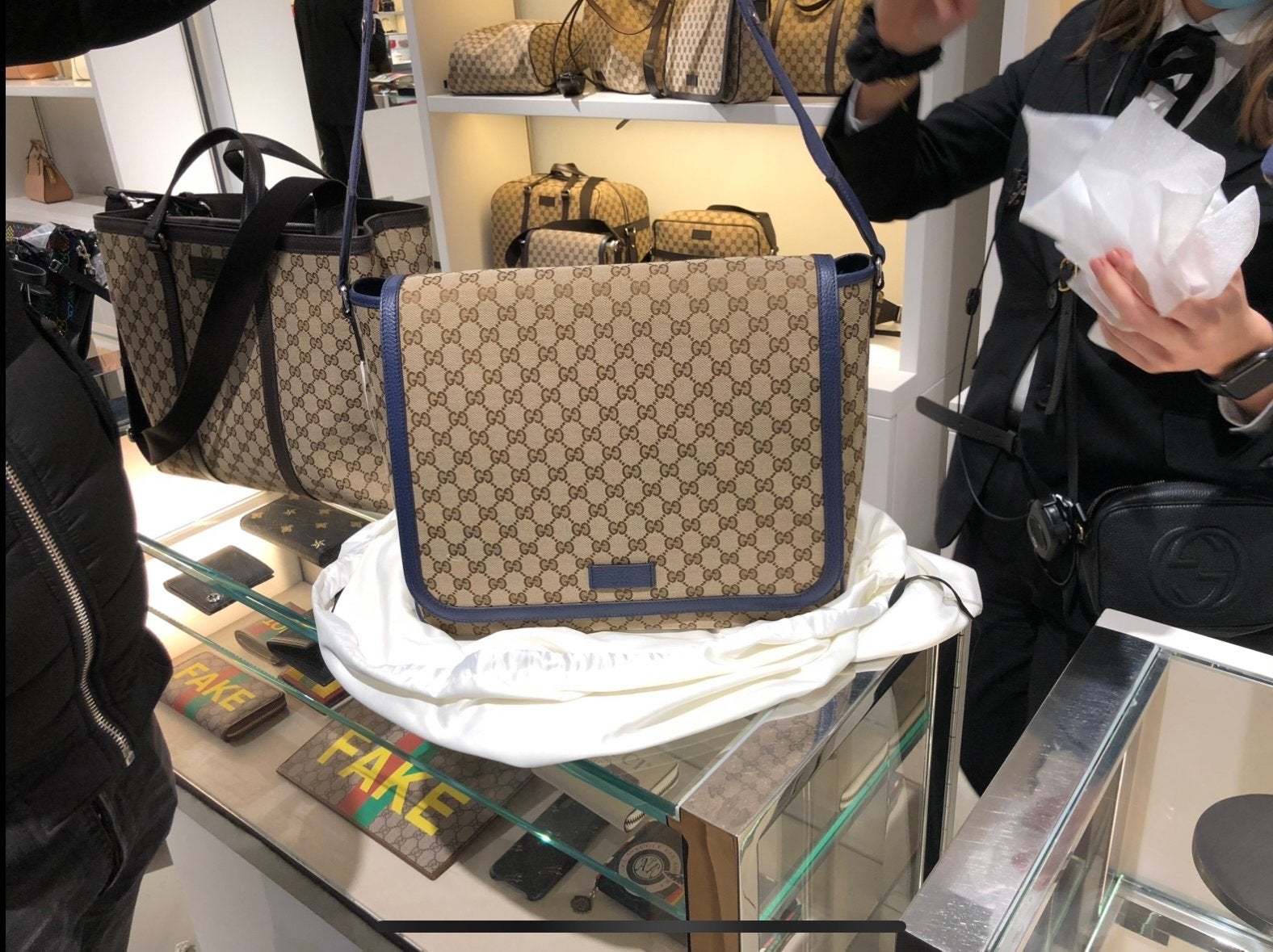 Gucci Luiertas met GG-patroon en verschoningsmatje, Bruin, Gebruikt, Gucci, Extra vakken