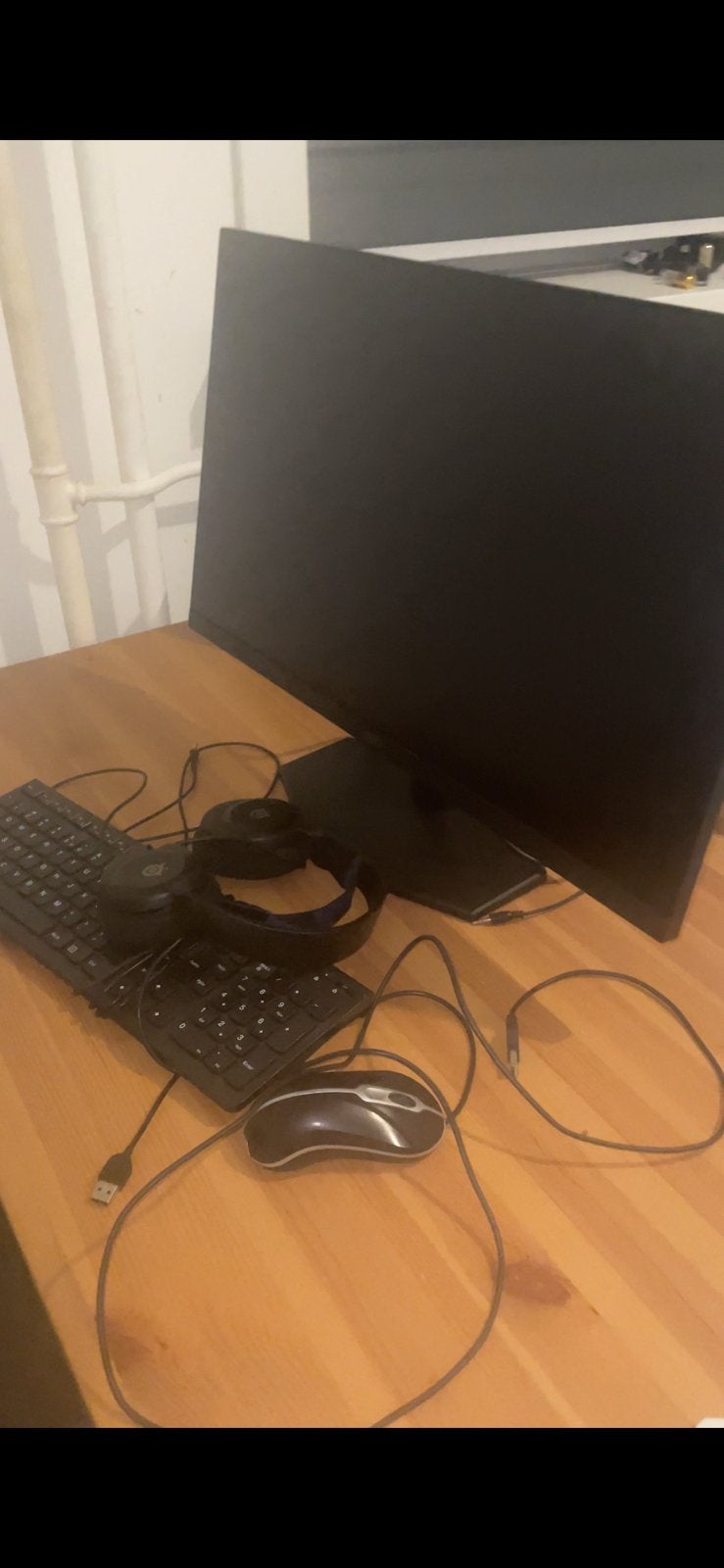 Foto 3 van AOC Monitor ,Steelseries Arctis 1, ect kijk beschrijving