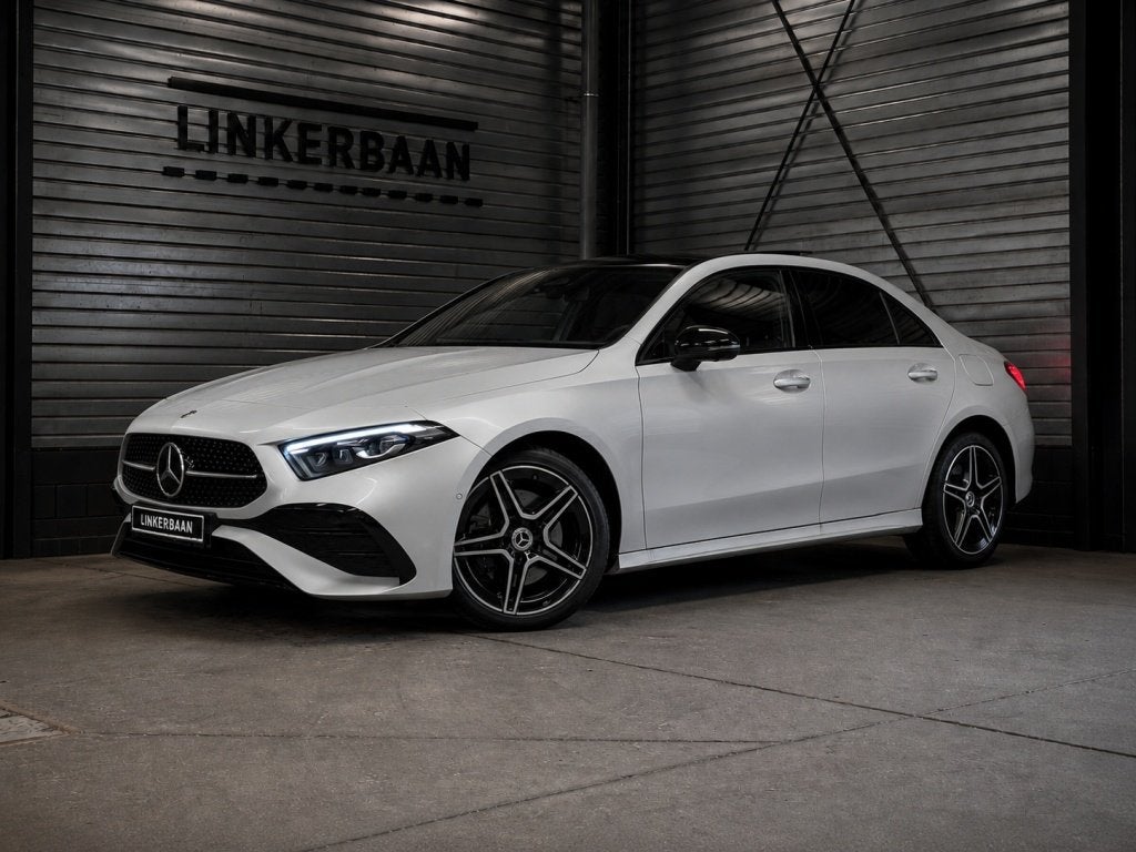 Mercedes-Benz A-Klasse Limousine A 250 e AMG | Panorama | Bu, Auto's, Mercedes-Benz, Automaat, Gebruikt, 4 cilinders, 218 pk