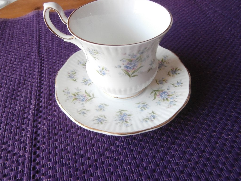 kop en schotel Royal Dover Fine Bone China made in England, Ophalen of Verzenden