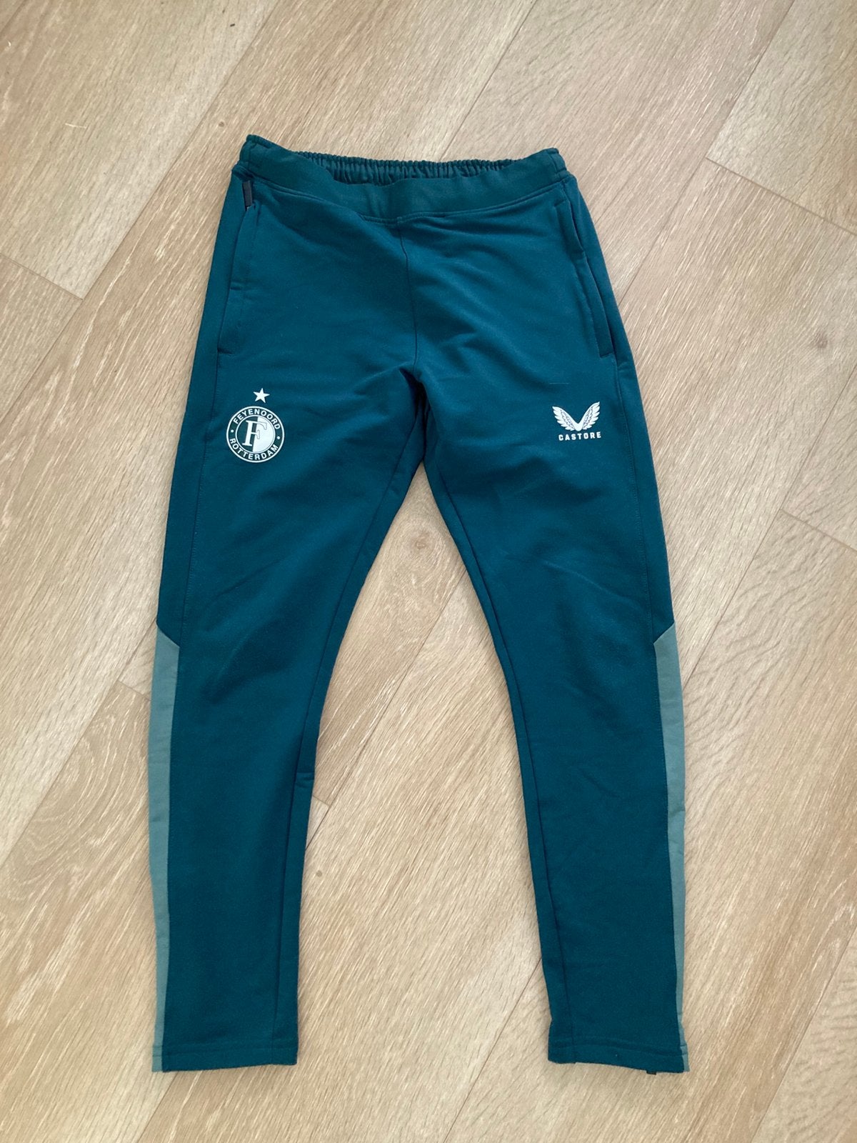 Feyenoord trainingsbroek Castore maat 146, Kinderen en Baby's, Ophalen of Verzenden, Zo goed als nieuw, Jongen of Meisje, Broek