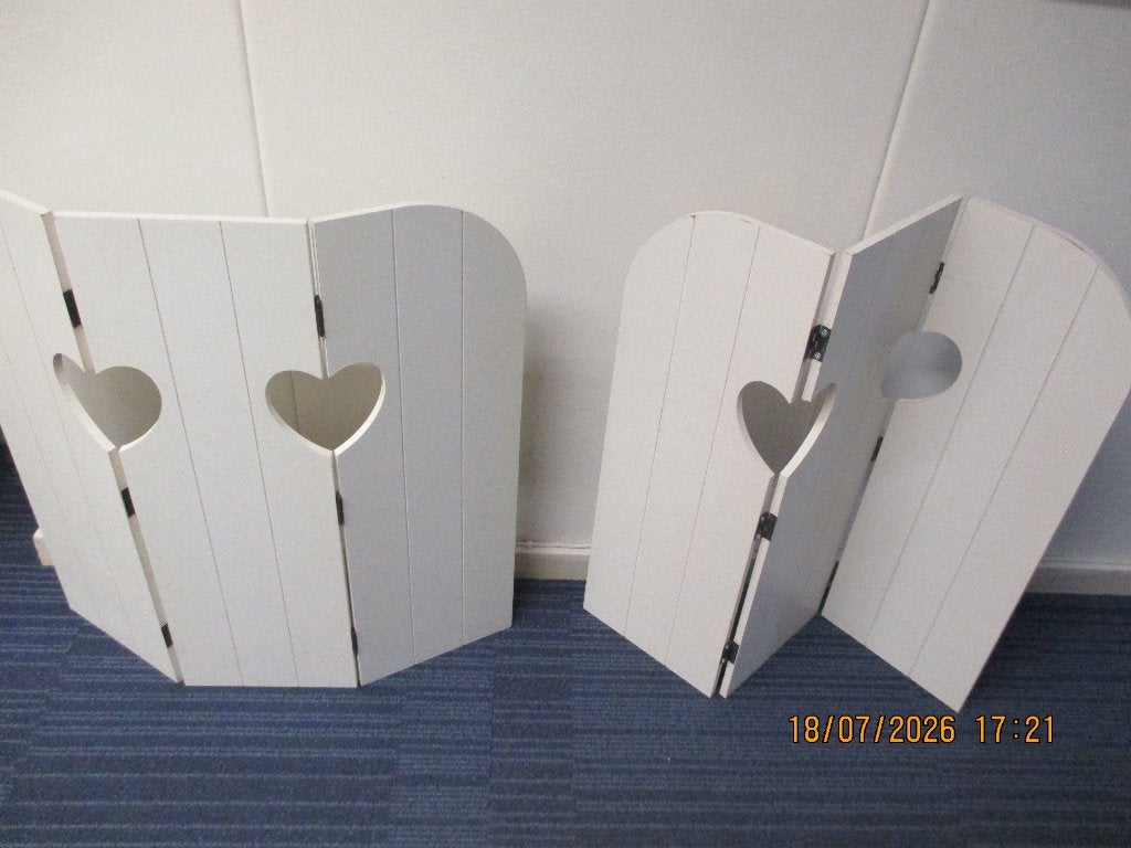 Twee mooie raam luikjes, Huis en Inrichting, Ophalen of Verzenden, Zo goed als nieuw, Wit, Hout