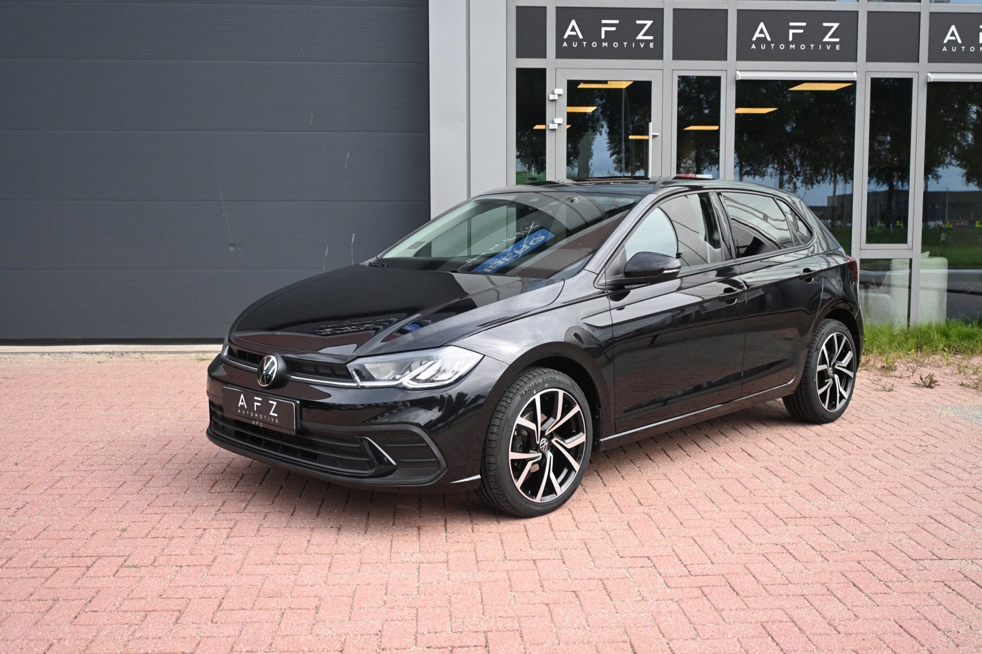 Volkswagen POLO Volkswagen Polo 1.0 TSI R-Line Automaat | AC, Stof, Gebruikt, 95 pk, 1104 kg