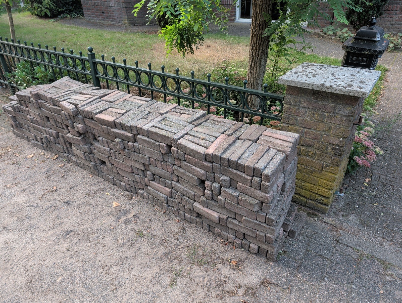 Gebruikte sierstenen voor tuin of bestrating waaltjes, Ophalen of Verzenden, Gebruikt, Bakstenen