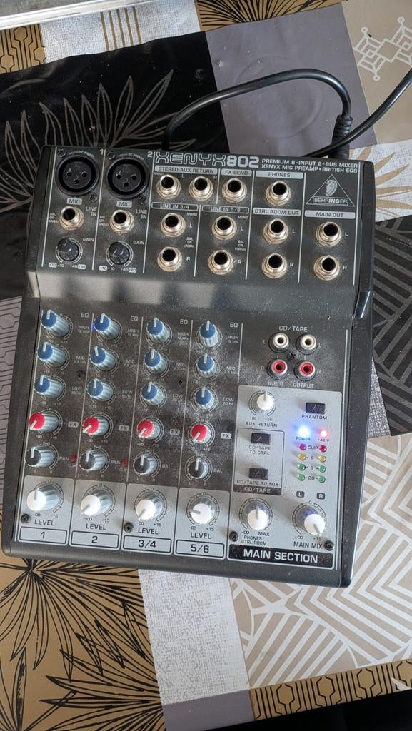 Behringer Xenyx 802 mengpaneel, Ophalen