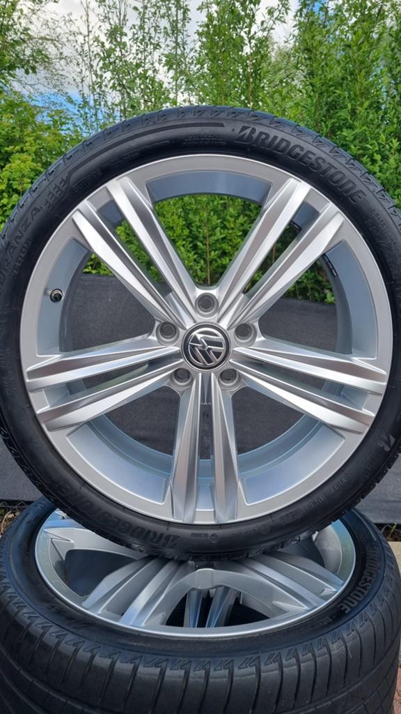 VW 18 GOLF 7 Sebring velgen - Bridgestone zomerbanden, Auto-onderdelen, Banden en Velgen, Ophalen, 18 inch, Zomerbanden, 225 mm