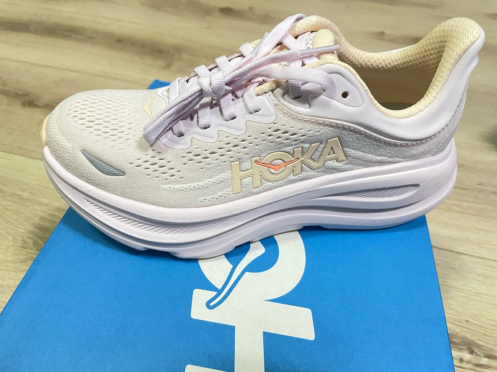 Hoka Bondi 9 Hardloopschoenen - EU 36 2/3, Kleding | Dames, Schoenen, Ophalen of Verzenden, Nieuw, Roze, Sportschoenen