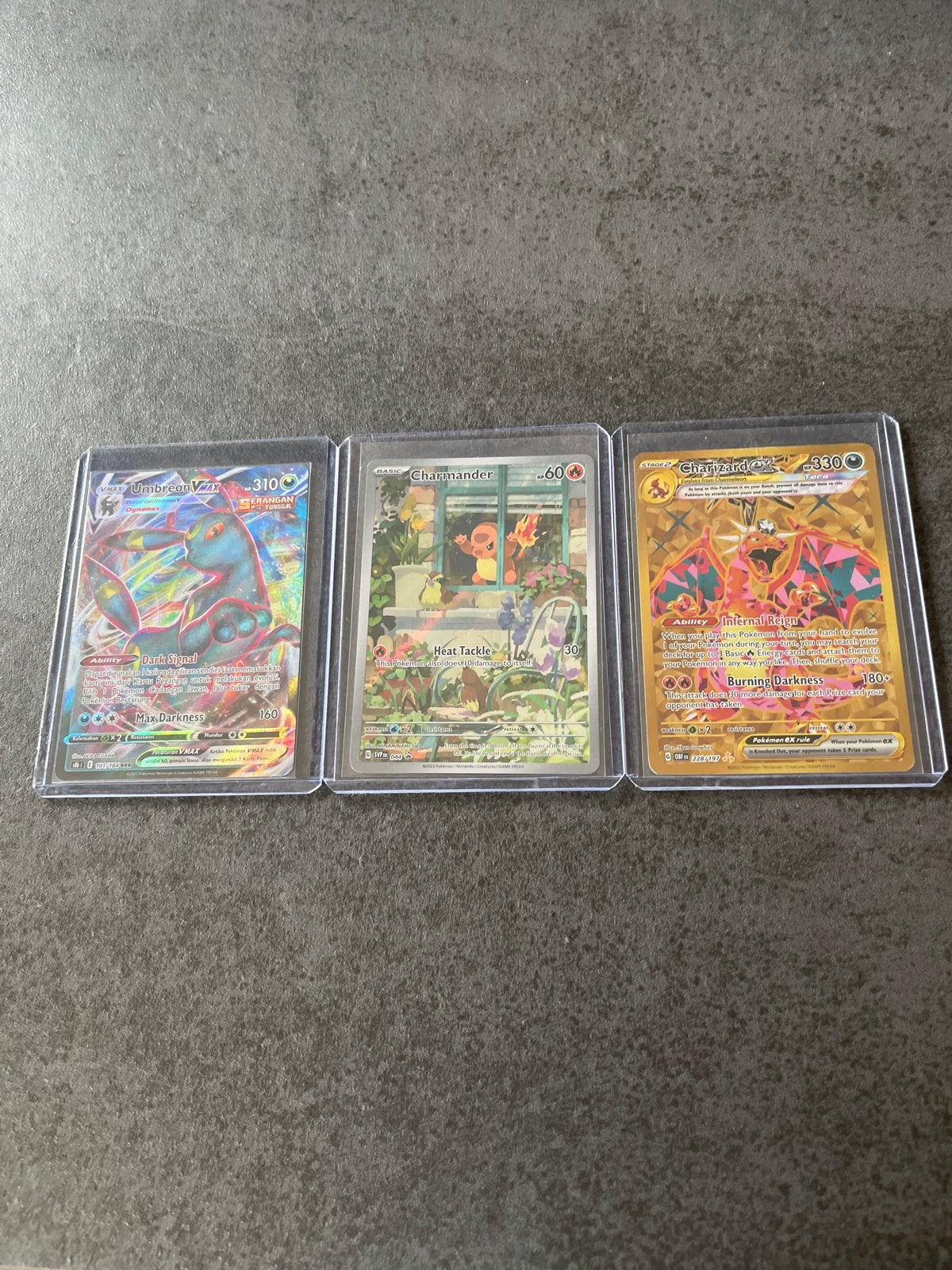Pokémon kaarten: Umbreon VMAX, Charmander, Charizard, Ophalen of Verzenden, Zo goed als nieuw, Meerdere kaarten