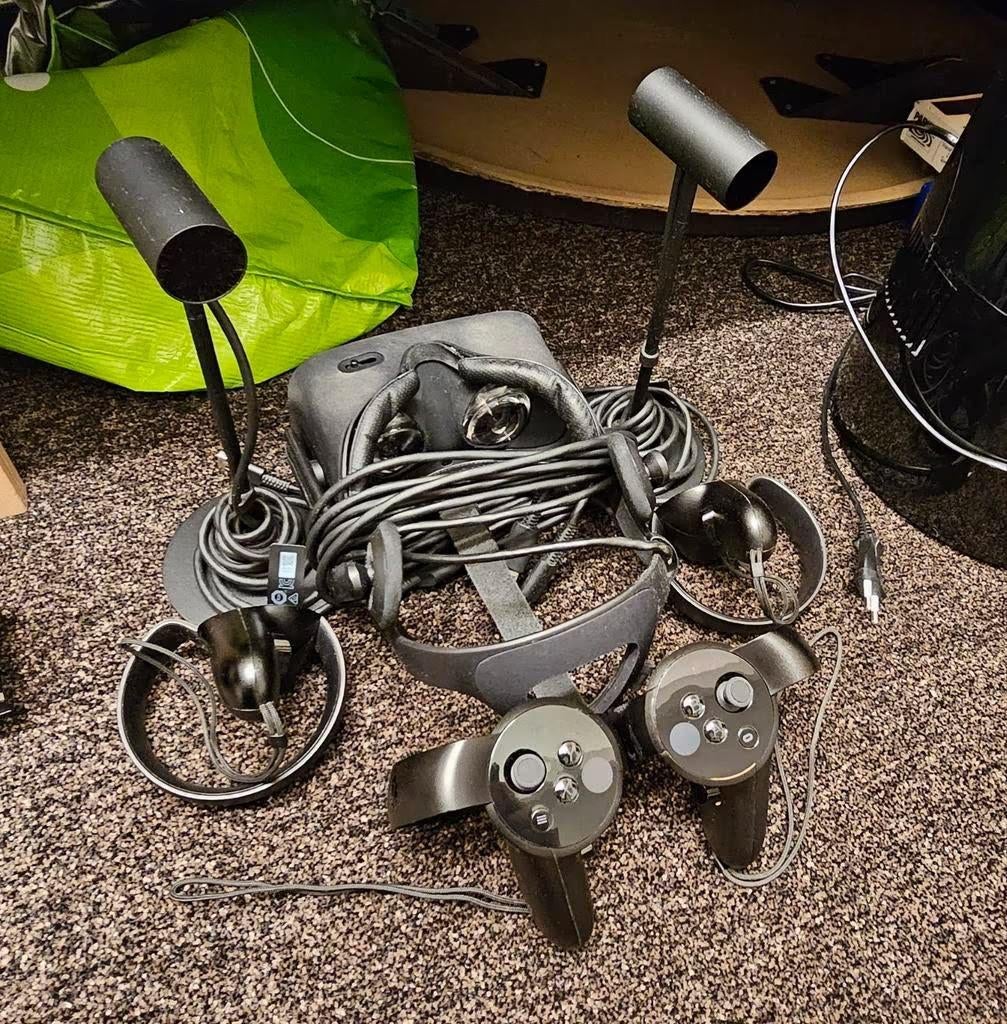 Oculus Rift CV1 - VR headset + 2x sensor + 4x controllers, Spelcomputers en Games, Virtual Reality, Overige platformen, Ophalen of Verzenden