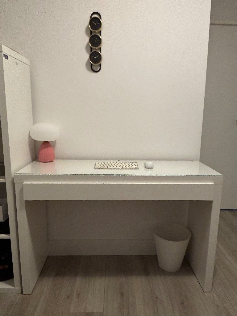 Ikea malm toilettafel/bureau met glazen blad, Huis en Inrichting, Ophalen, Gebruikt, 120 cm, Schoolbureau