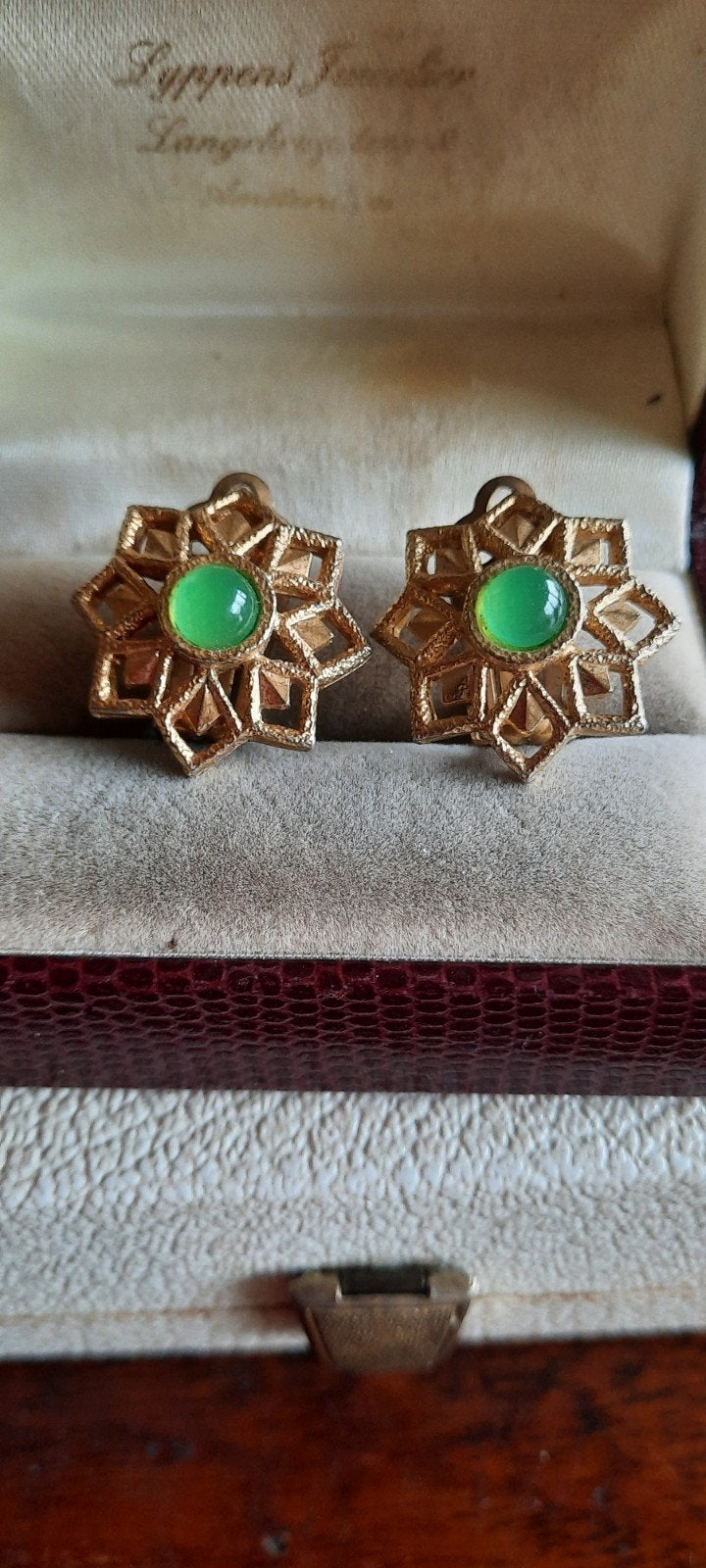 Vintage ajour oorbellen met groene jade, Overige materialen, Gebruikt, Ophalen of Verzenden, Met edelsteen