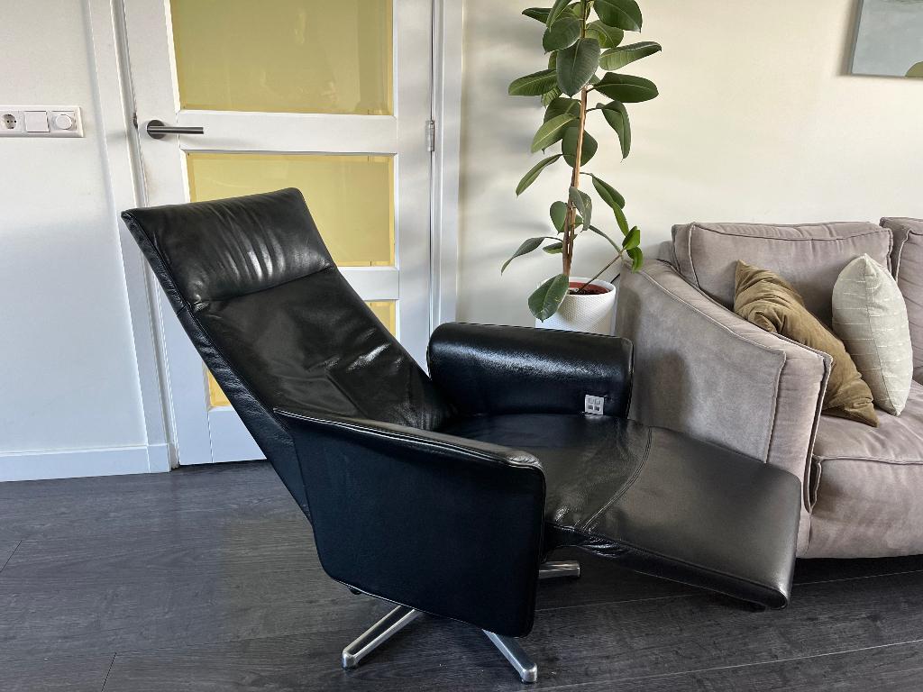 De Toekomst Relaxfauteuil Zwart Leer M L Elektrische Gea Lux, Ophalen, Zo goed als nieuw, Leer, 50 tot 75 cm