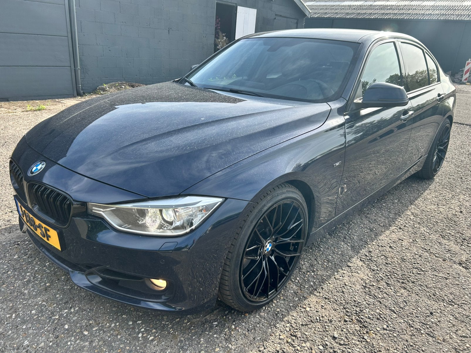 328i AUT8 F1 SPORT Breedset Sport Onderstel + interieur, Automaat, 745 kg, Zwart, 4 cilinders