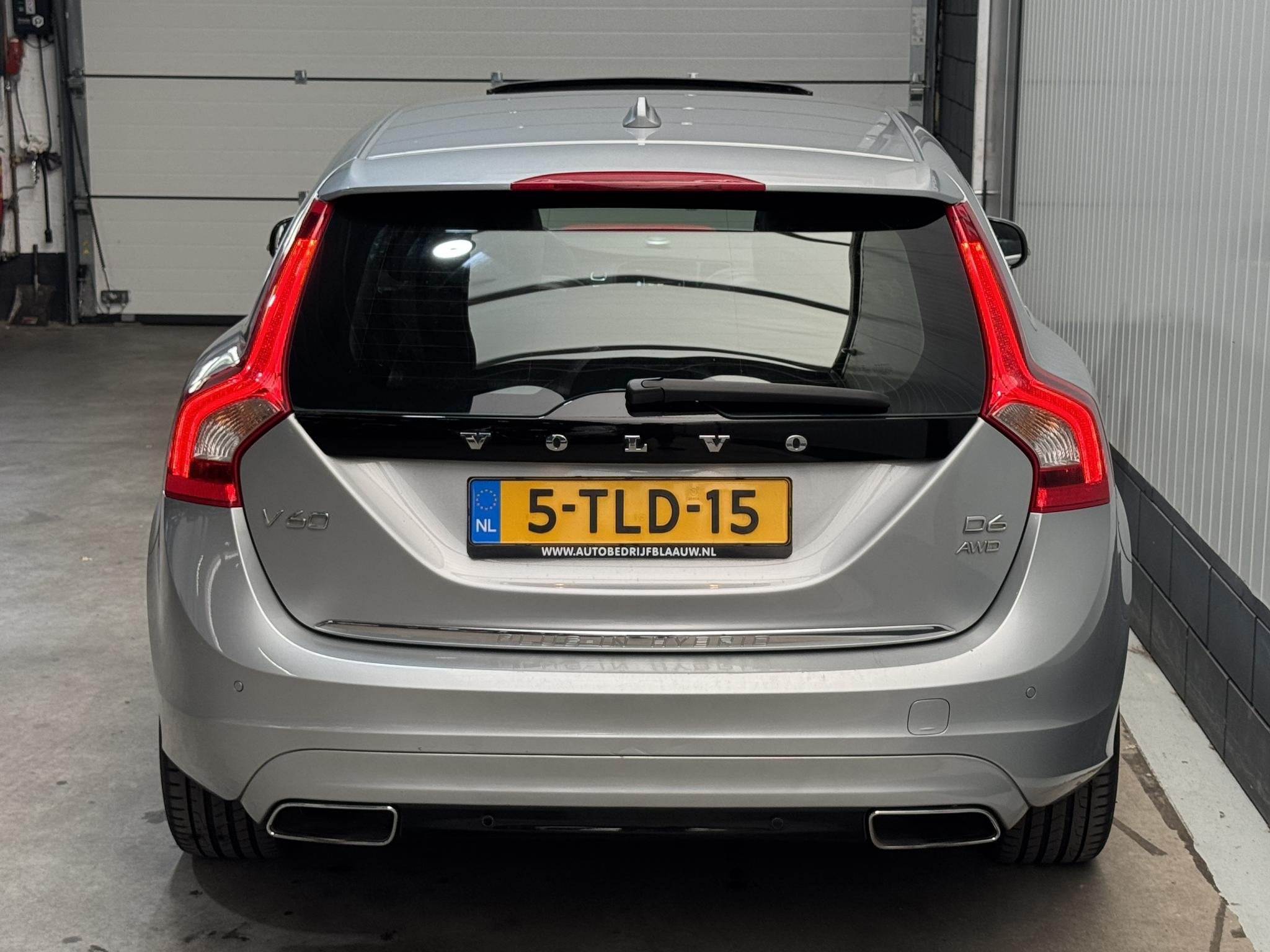 Foto 6 van Volvo V60 2.4 D6 AWD Plug-In Hybrid Summum Super Netjes Pano