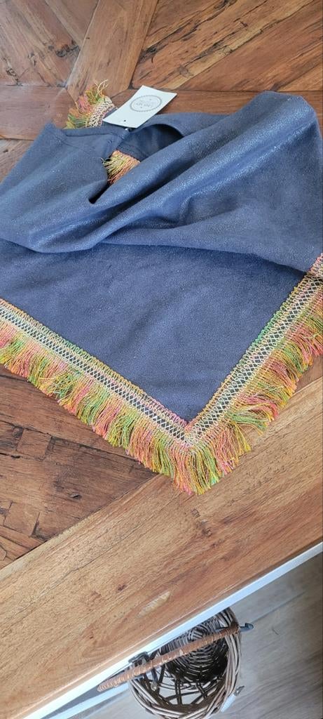 Lina Noy Collection Poncho met franjes - Nieuw, Lina Noy Collection, Ophalen of Verzenden, Nieuw