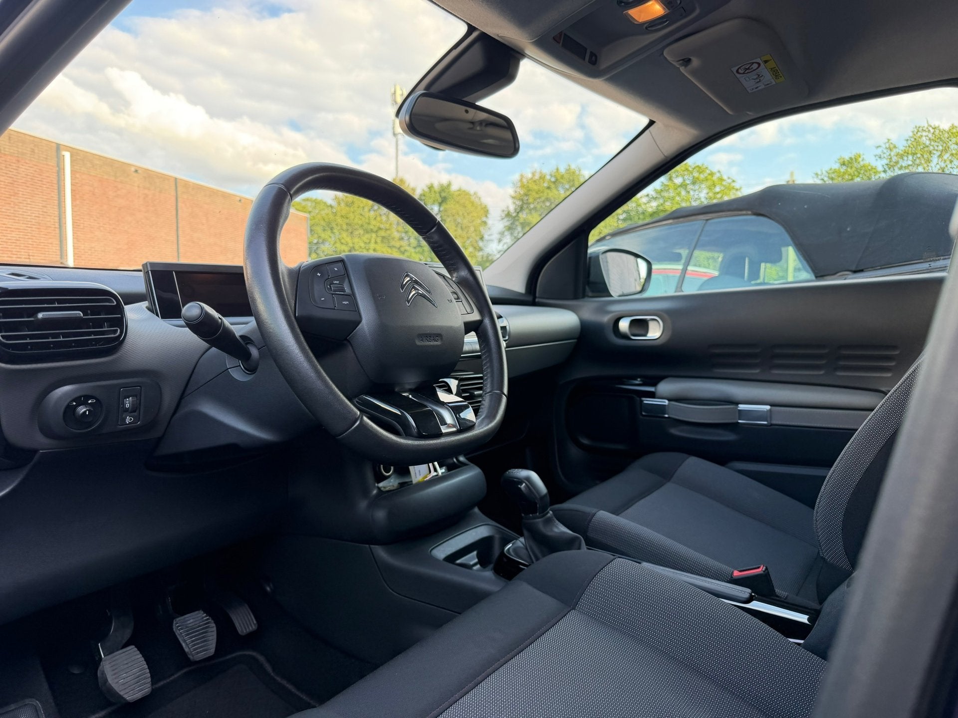 Citroen C4 Cactus 1.2 PureTech 110pk Business - Deep Purple, Voorwielaandrijving, 1005 kg, Stof, Euro 6