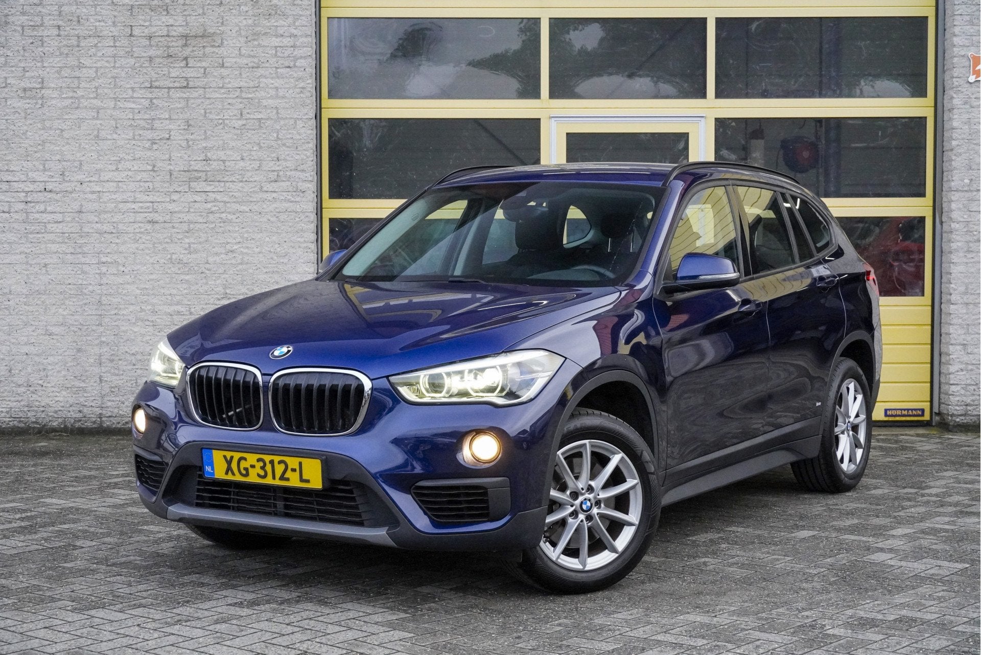 BMW X1 sDrive20i 192PK! Automaat Executive BJ2019 Lmv 17" |, Auto's, Stof, Blauw, Origineel Nederlands, Bedrijf