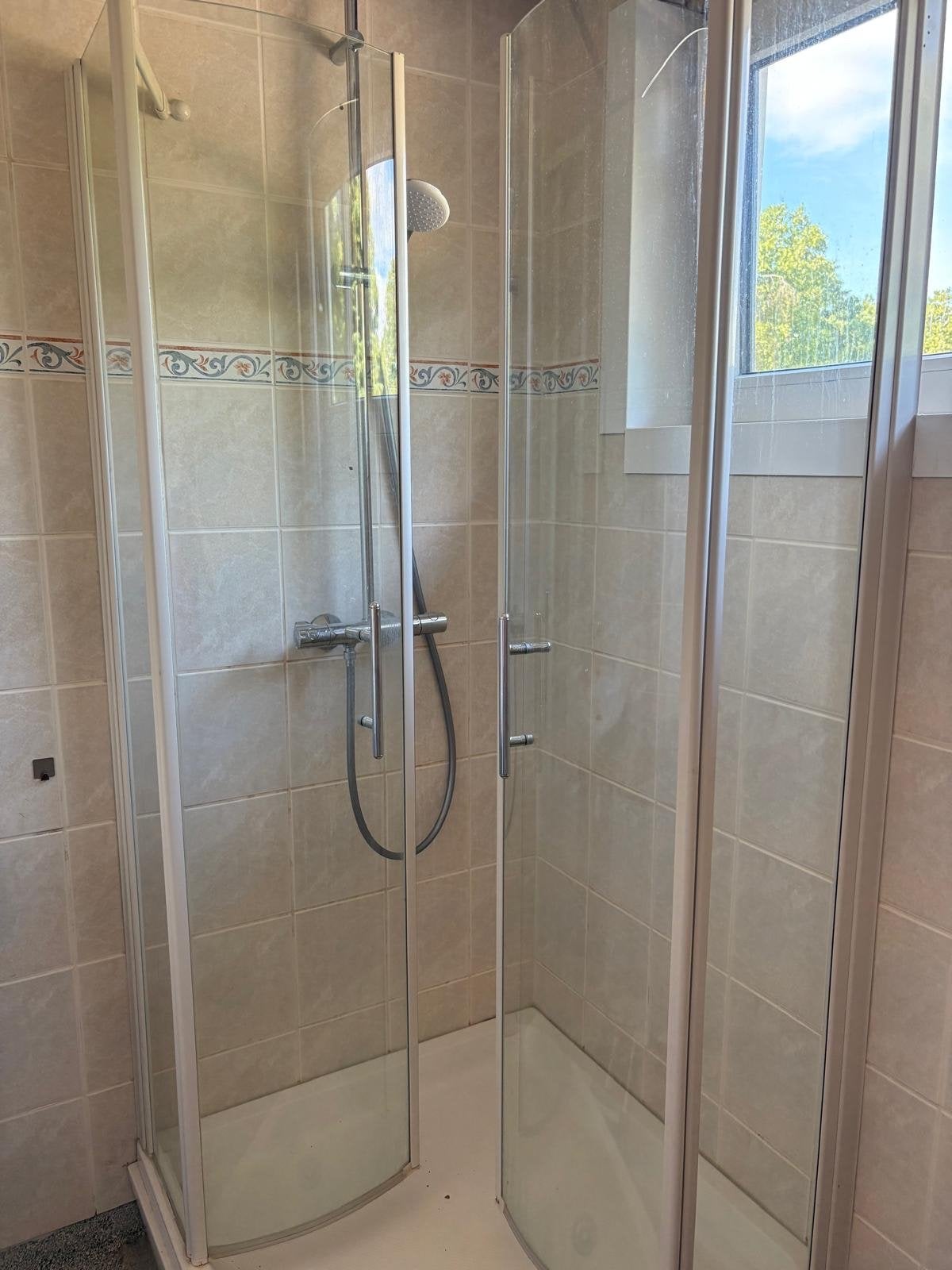 Douchecabine met douchebak en glazen deuren, Ophalen, Gebruikt, Glas, Douche