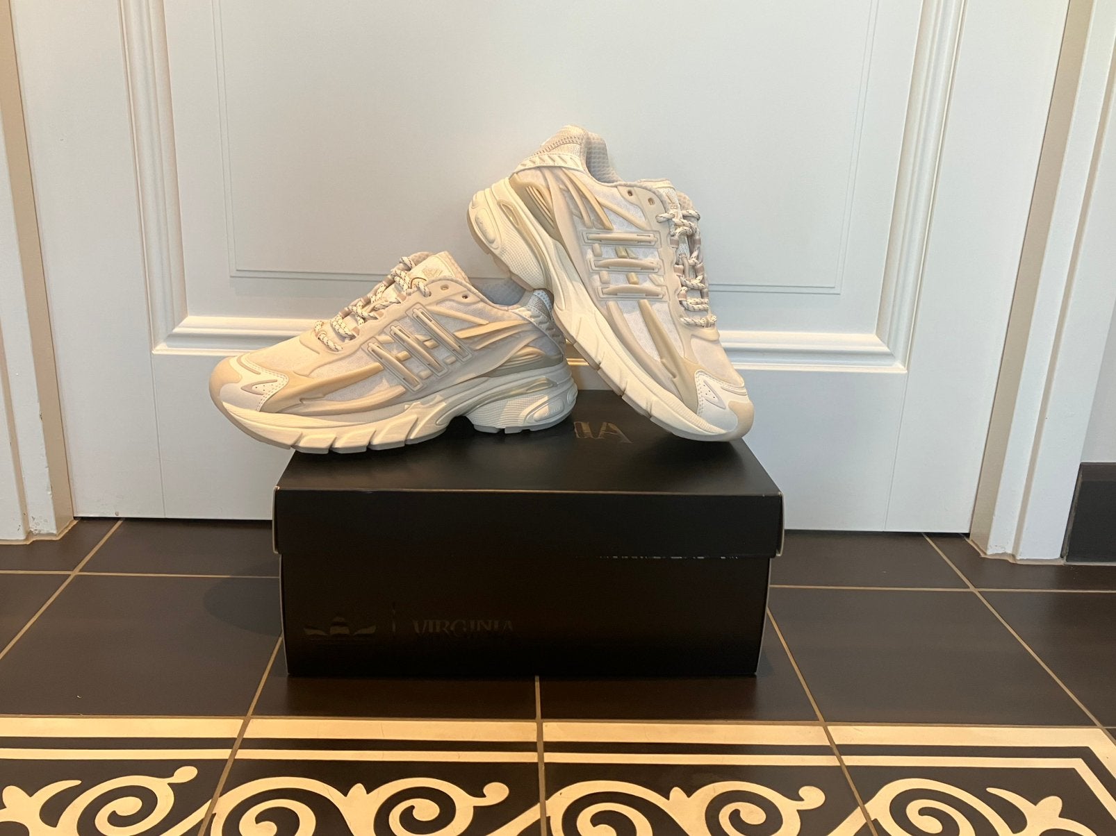 adidas Adistar Jellyfish Pharrell Williams White Maat 43 1/3, Kleding | Heren, Schoenen, Wit, Nieuw, Ophalen of Verzenden, Sneakers of Gympen