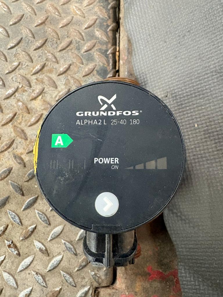 Grundfos Alpha2 L 25-40 180 CV-pomp - Zo goed als nieuw, Doe-het-zelf en Verbouw, Verwarming en Radiatoren, Zo goed als nieuw