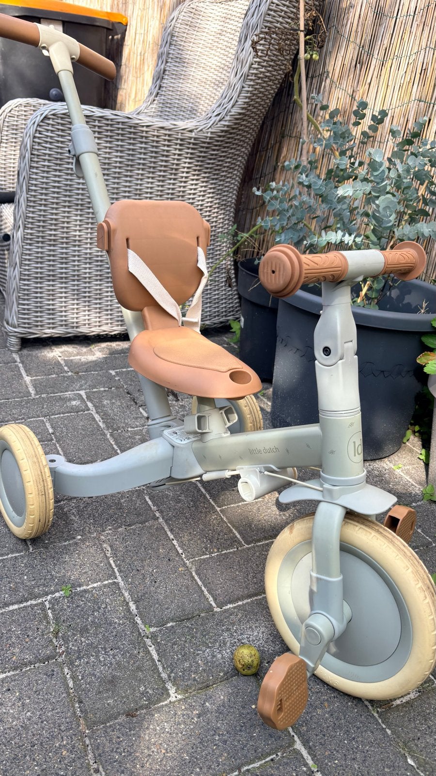 Little Dutch 4 in 1 fiets // drie wieler zgan, Fietsen en Brommers, Ophalen, Zo goed als nieuw, Terugtraprem, Duwstang
